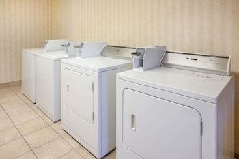 Hotel Baymont Inn & Suites Canton