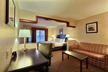 Hotel Comfort Suites Grand Rapids North