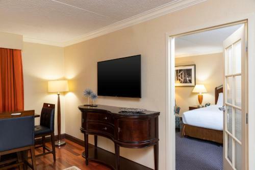 Hotel Doubletree By Hilton Grand Rapids-airport