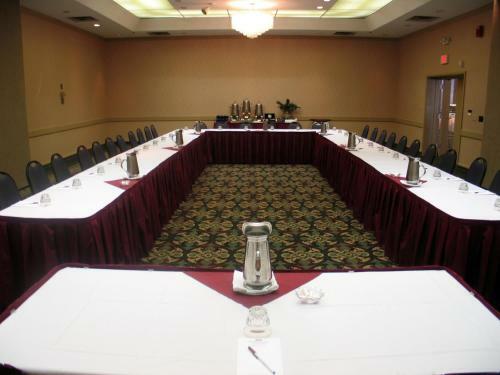 Crowne Plaza Hotel Grand Rapids - Airport