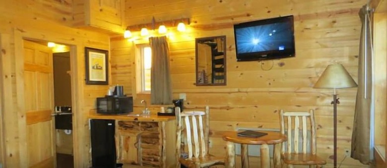 Hotel Cabins Of Mackinaw