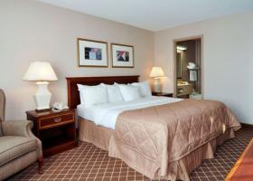 Clarion Hotel Detroit Metro Airport