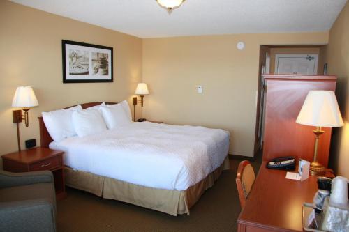 Motel Budget Host Inn & Suites