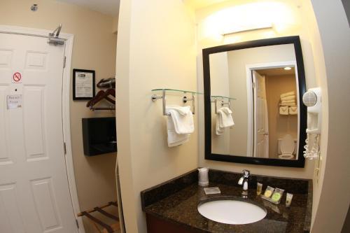 Motel Budget Host Inn & Suites