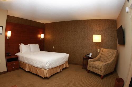 Motel Budget Host Inn & Suites