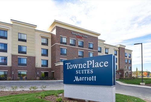 Hotel Towneplace Suites By Marriott Detroit Commerce