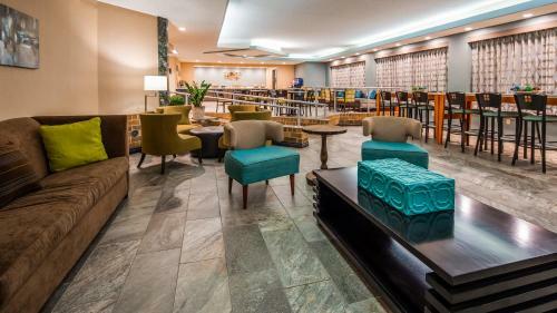 Hotel Baymont Inn And Suites Warren