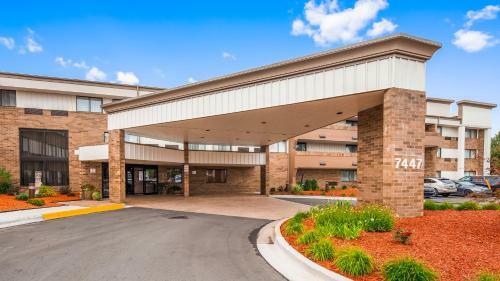 Hotel Baymont Inn And Suites Warren