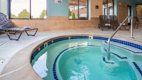 Hotel Baymont Inn And Suites Warren
