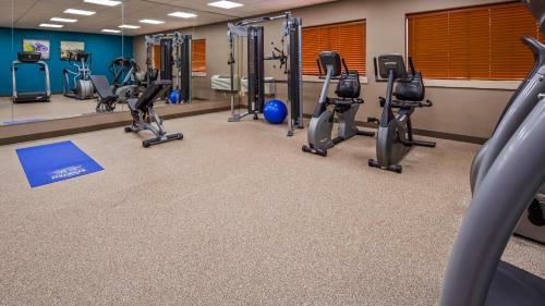 Hotel Baymont Inn And Suites Warren