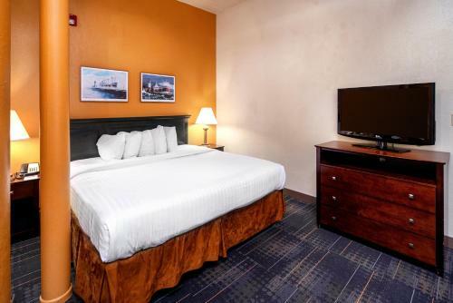 The Suites Hotel At Waterfront Plaza