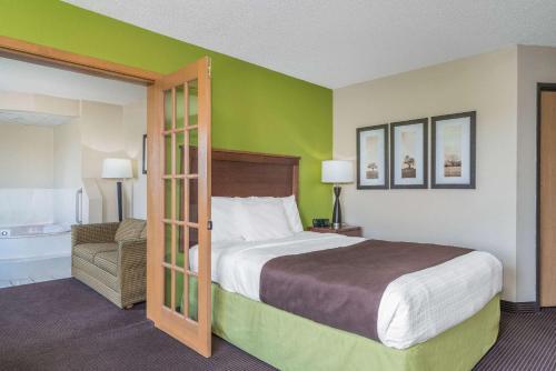 Hotel Americinn By Wyndham Little Falls