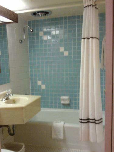 Hotel 5th Avenue Inn & Suites