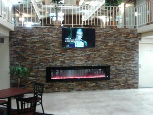 Hotel 5th Avenue Inn & Suites