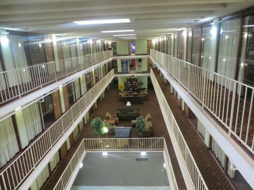 Hotel 5th Avenue Inn & Suites