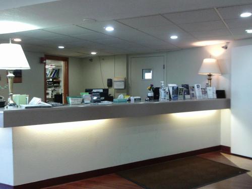 Hotel 5th Avenue Inn & Suites
