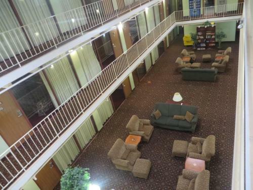 Hotel 5th Avenue Inn & Suites