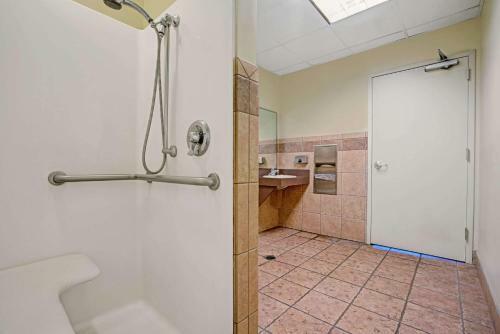 Hotel Super 8 By Wyndham Rogers Minnesota