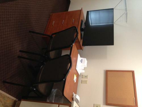 Hotel Days Inn And Suites Rochester