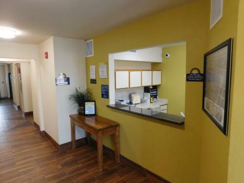Hotel Days Inn And Suites Rochester