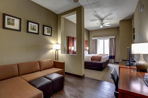 Hotel Comfort Suites Batesville