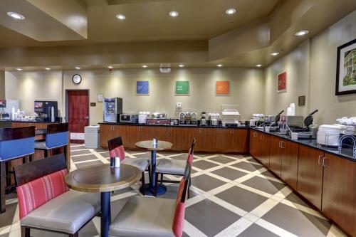 Hotel Comfort Suites Batesville