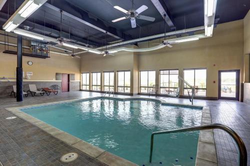 Hotel Comfort Suites Batesville