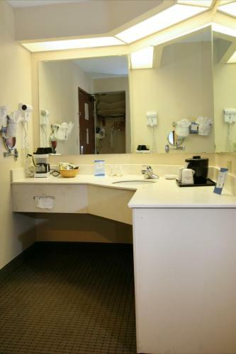 Hotel Baymont By Wyndham Hattiesburg