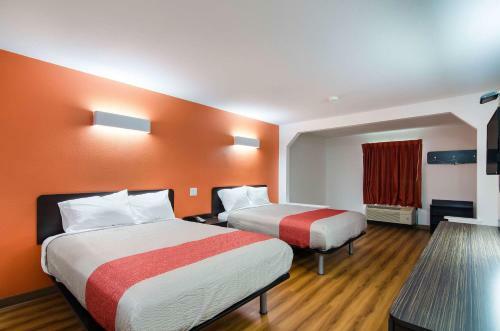 Hotel Deluxe Inn & Suites - Moss Point