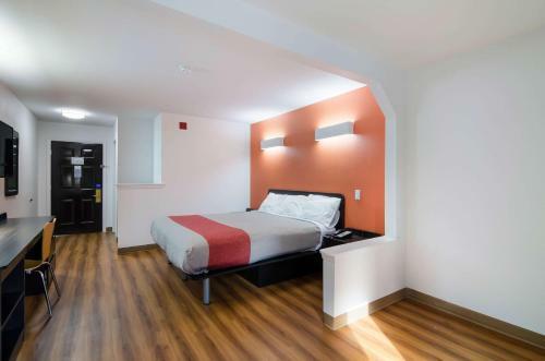 Hotel Deluxe Inn & Suites - Moss Point