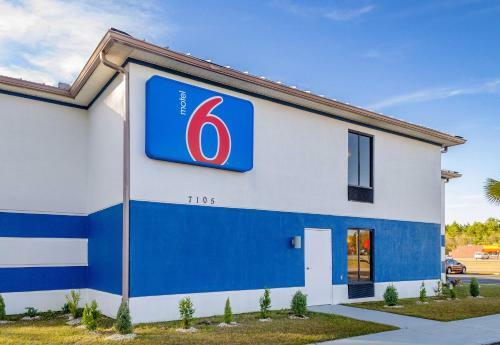 Hotel Deluxe Inn & Suites - Moss Point
