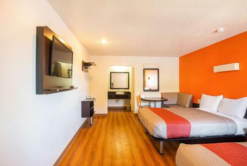 Hotel Motel 6 Blue Springs