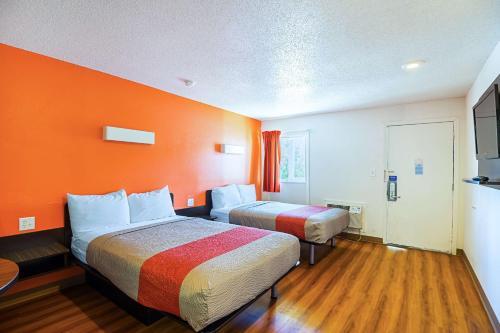 Hotel Motel 6 Blue Springs