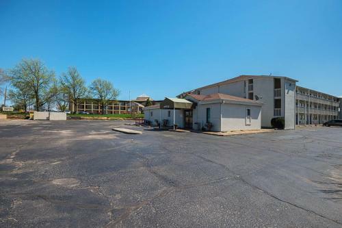 Hotel Motel 6 Blue Springs