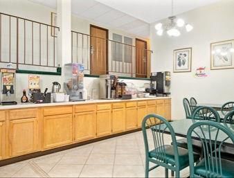 Hotel Super 8 Eureka/six Flags Nearby