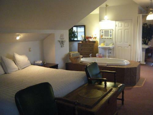 Posada Harbor Haus Inn & Suites