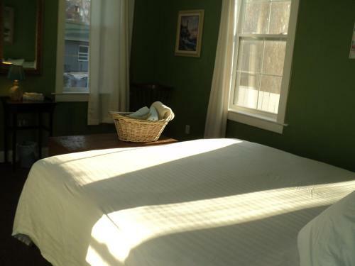 Posada Harbor Haus Inn & Suites