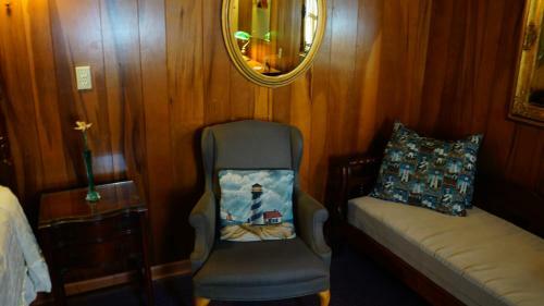 Posada Harbor Haus Inn & Suites