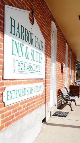 Posada Harbor Haus Inn & Suites