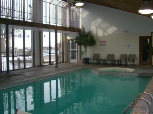 Hotel Quail's Nest Inn & Suites