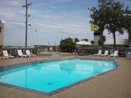 Hotel Quail's Nest Inn & Suites