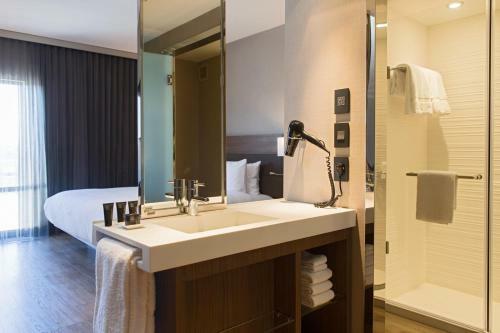 AC Hotel By Marriott Kansas City Westport