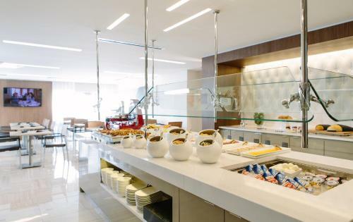 AC Hotel By Marriott Kansas City Westport