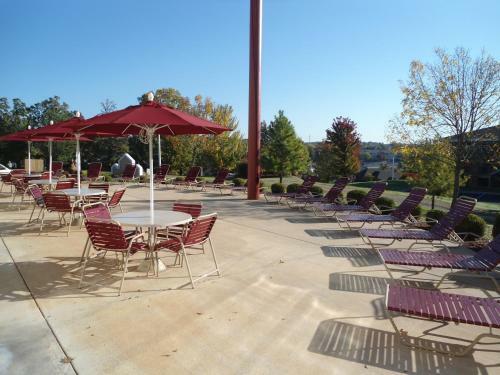 Hotel Surreys' Grand Crowne Resort