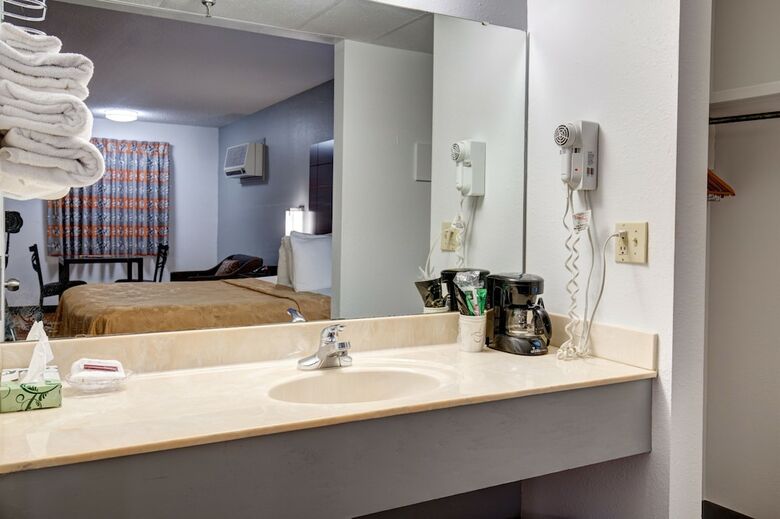 Hotel Southern Oaks Inn