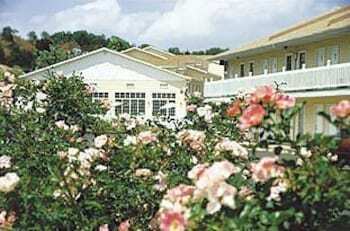 Motel Honeysuckle Inn & Conference Center