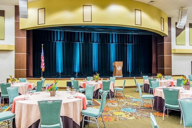 Ramada Plaza Hotel & Oasis Convention Center