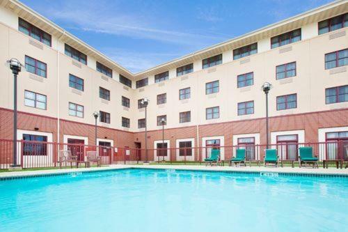 The Q Hotel & Suites