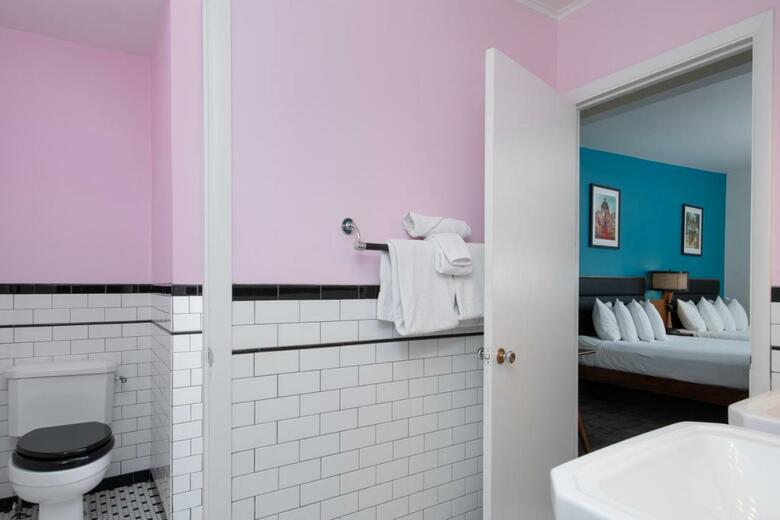 Royal 7 Budget Inn Motel