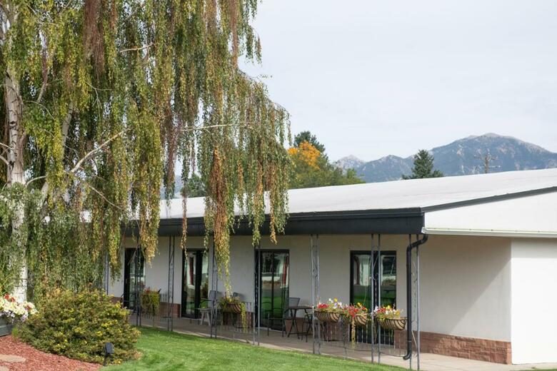 Royal 7 Budget Inn Motel